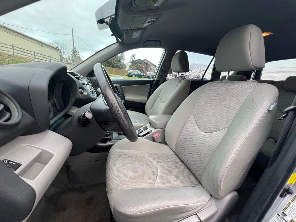 Image 19 of car 2011 Toyota RAV4