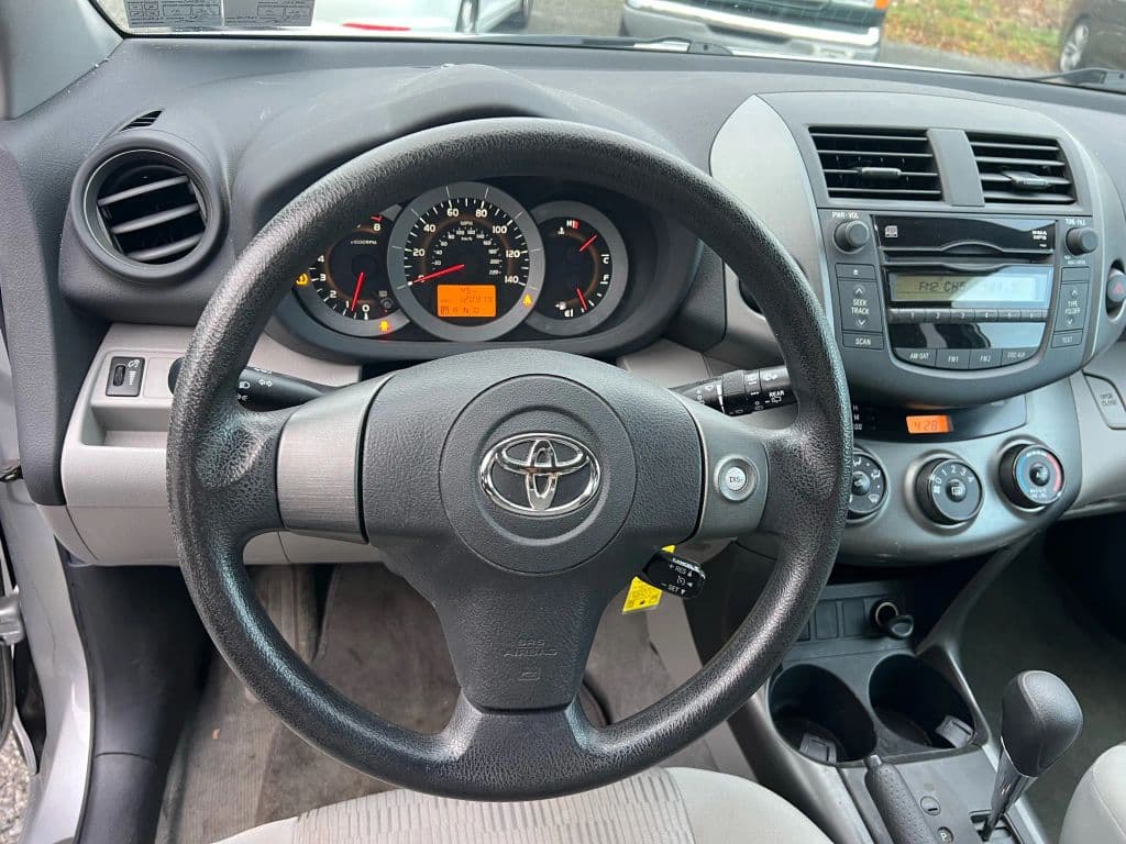 Image 16 of car 2011 Toyota RAV4