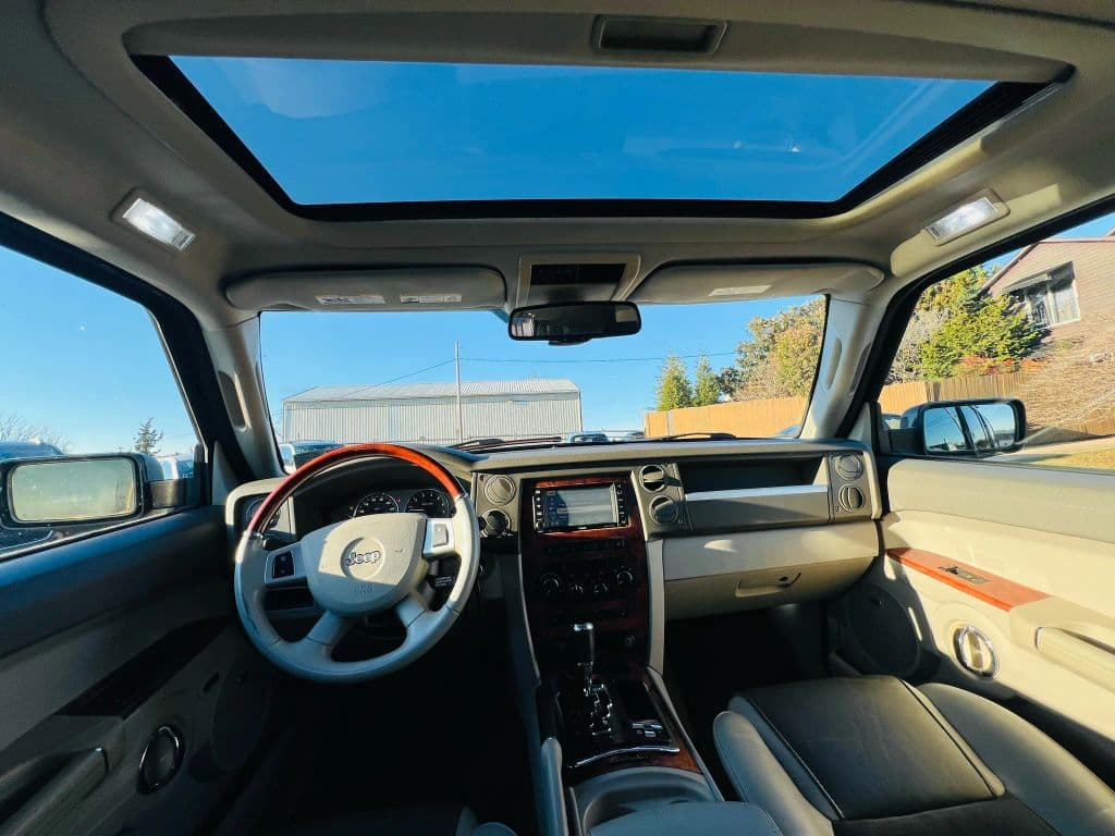 Image 14 of car 2008 Jeep Commander