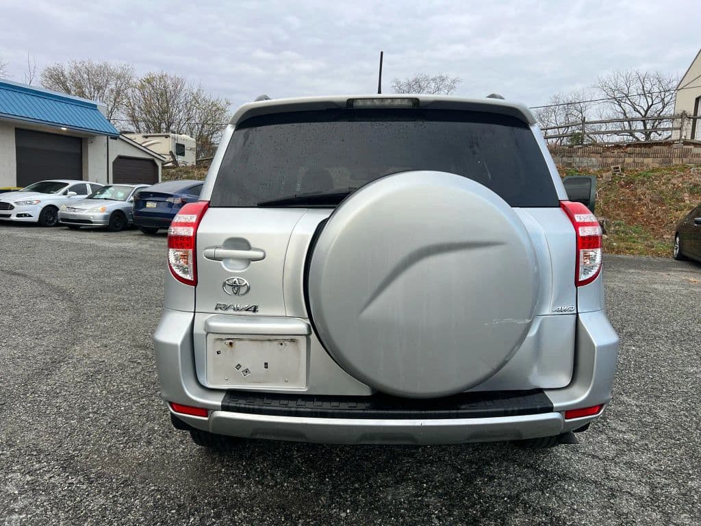 Image 5 of car 2011 Toyota RAV4