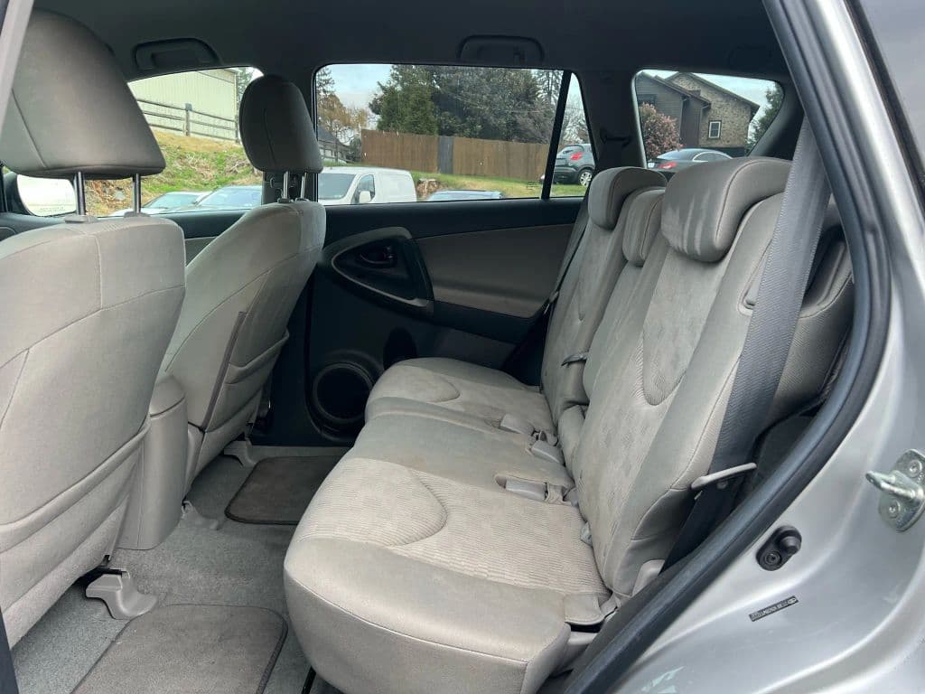 Image 9 of car 2011 Toyota RAV4