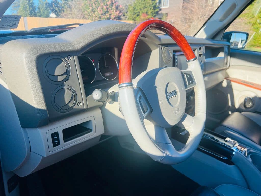 Image 17 of car 2008 Jeep Commander