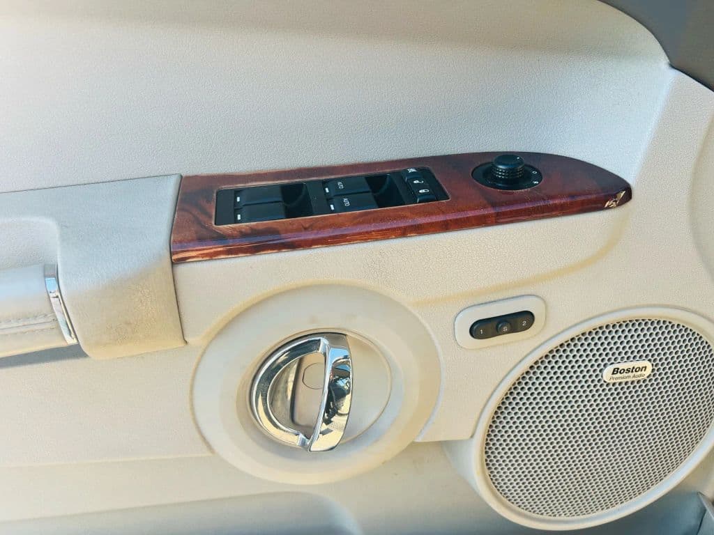 Image 19 of car 2008 Jeep Commander