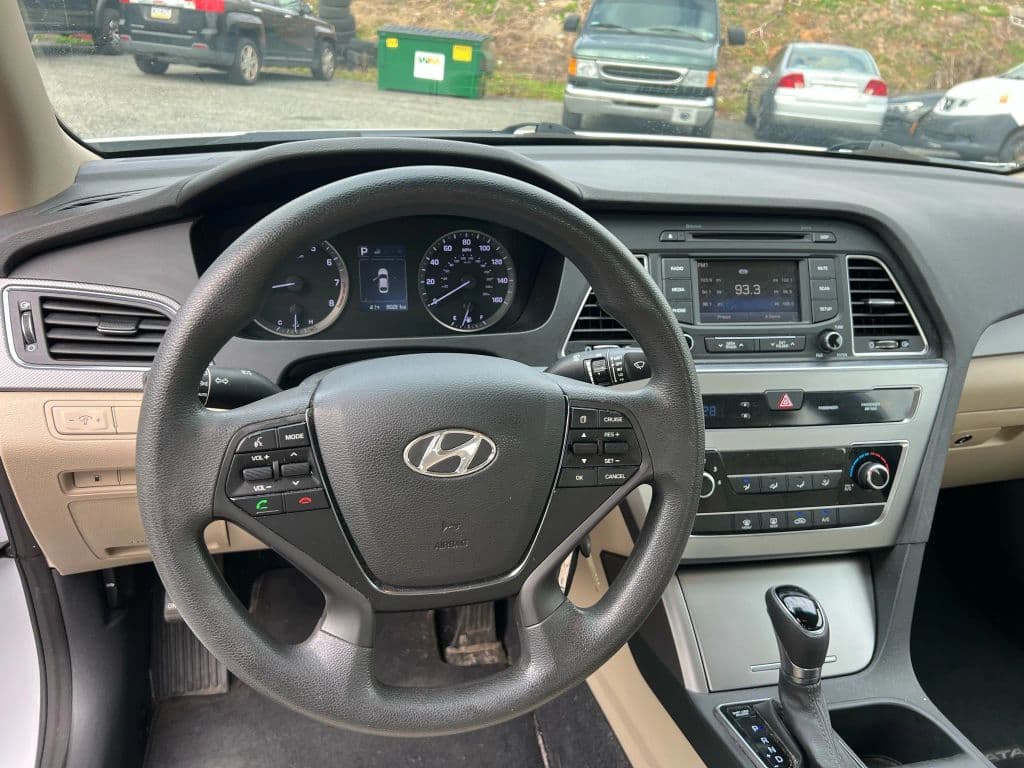 Image 16 of car 2015 Hyundai Sonata