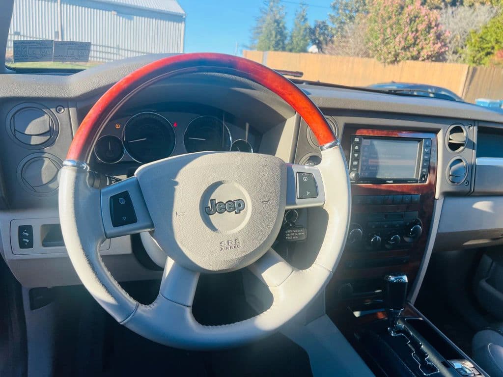 Image 13 of car 2008 Jeep Commander