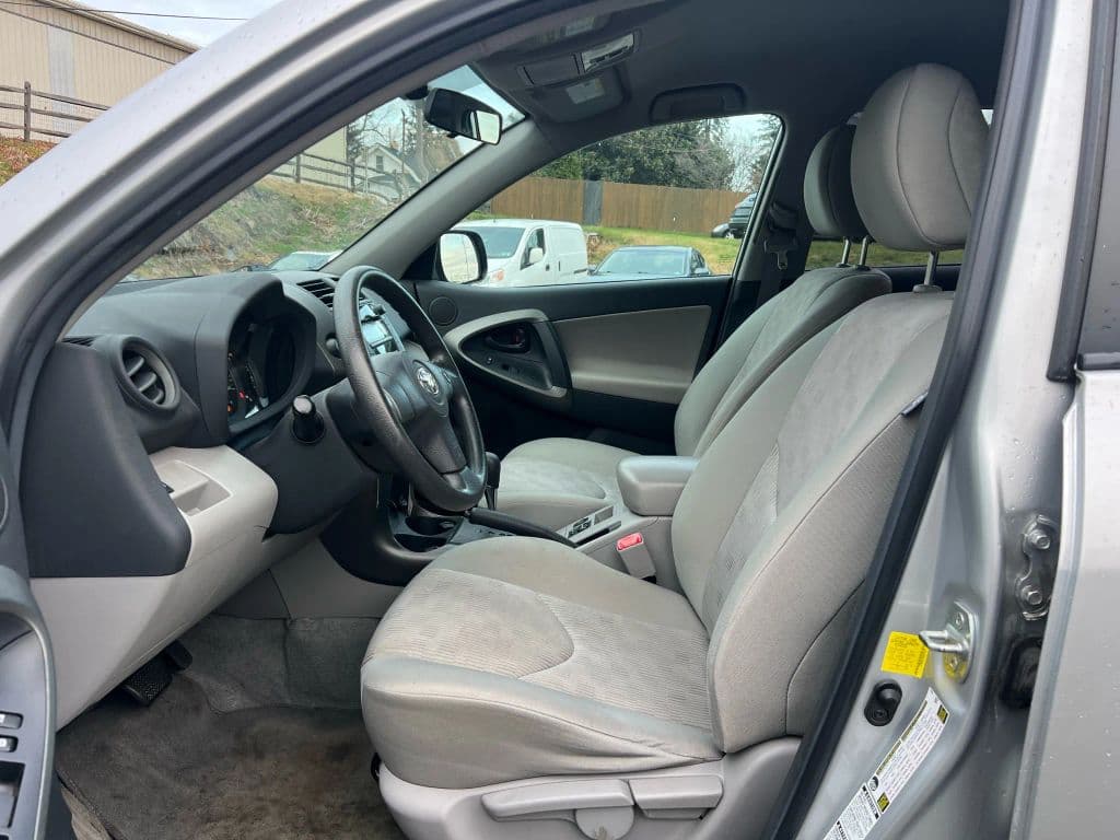 Image 8 of car 2011 Toyota RAV4