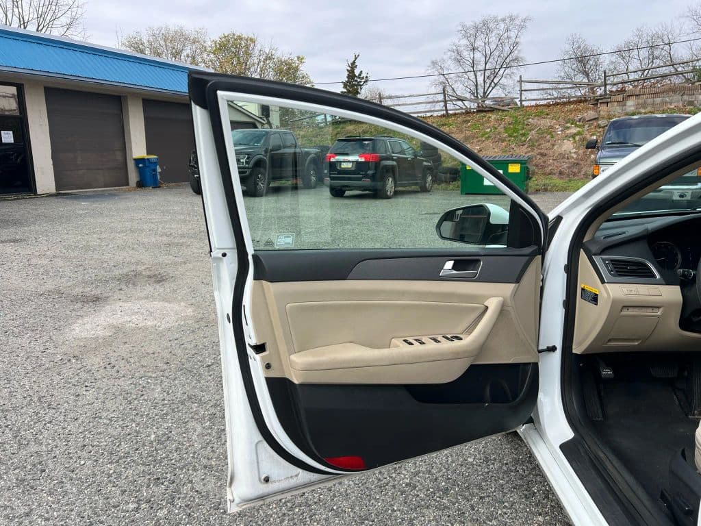 Image 21 of car 2015 Hyundai Sonata