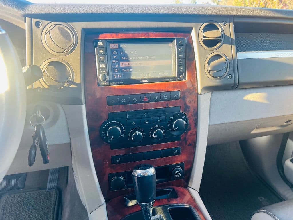 Image 18 of car 2008 Jeep Commander