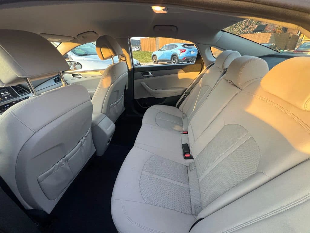 Image 21 of car 2017 Hyundai Sonata