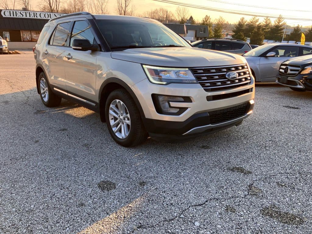 Image 2 of car 2017 Ford Explorer