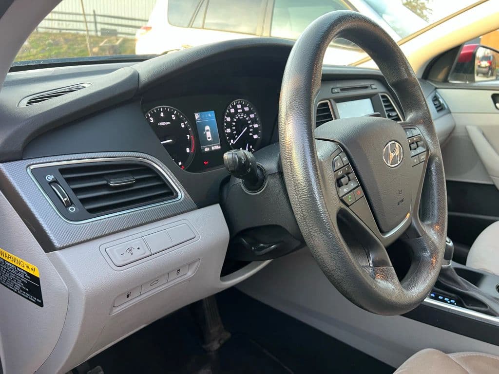 Image 17 of car 2017 Hyundai Sonata