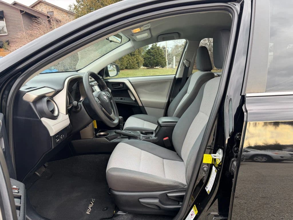 Image 8 of car 2013 Toyota RAV4