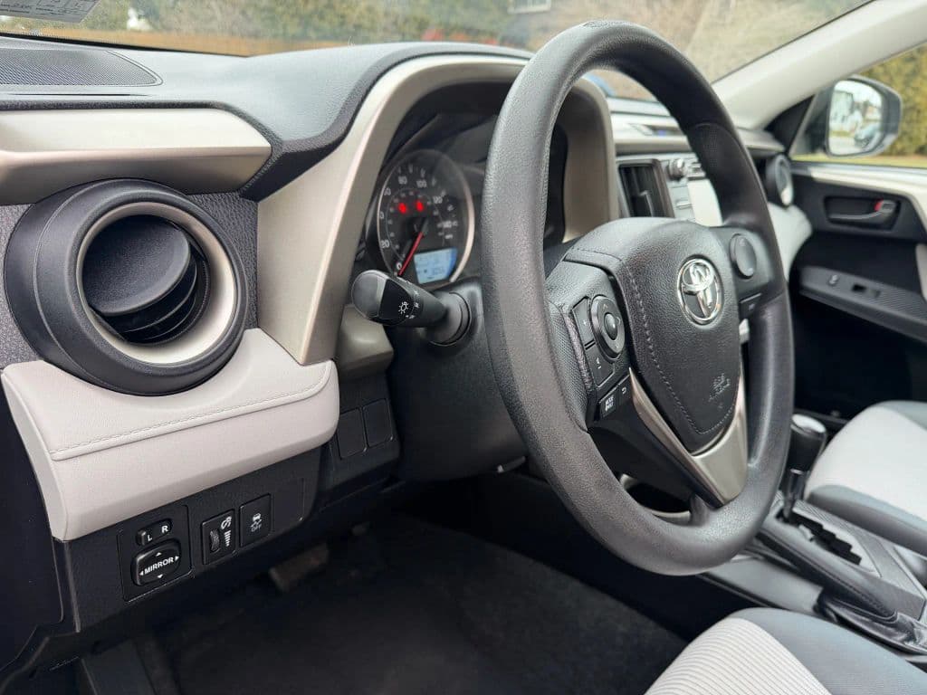Image 16 of car 2013 Toyota RAV4