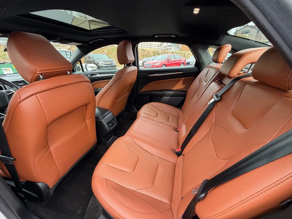 Image 21 of car 2020 Ford Fusion Plug-in Hybrid