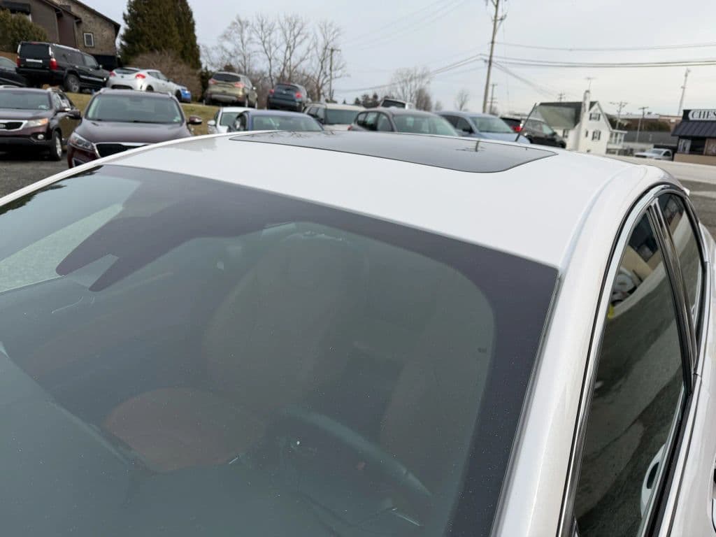 Image 11 of car 2020 Ford Fusion Plug-in Hybrid