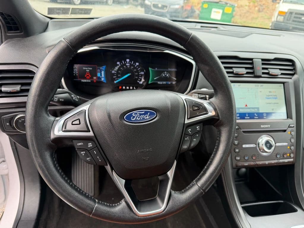 Image 14 of car 2020 Ford Fusion Plug-in Hybrid