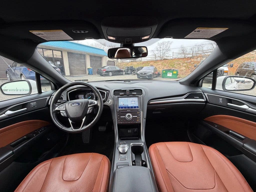 Image 13 of car 2020 Ford Fusion Plug-in Hybrid