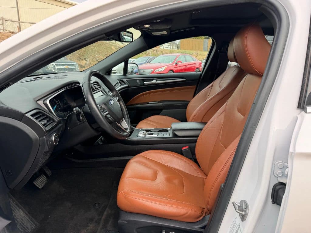 Image 8 of car 2020 Ford Fusion Plug-in Hybrid