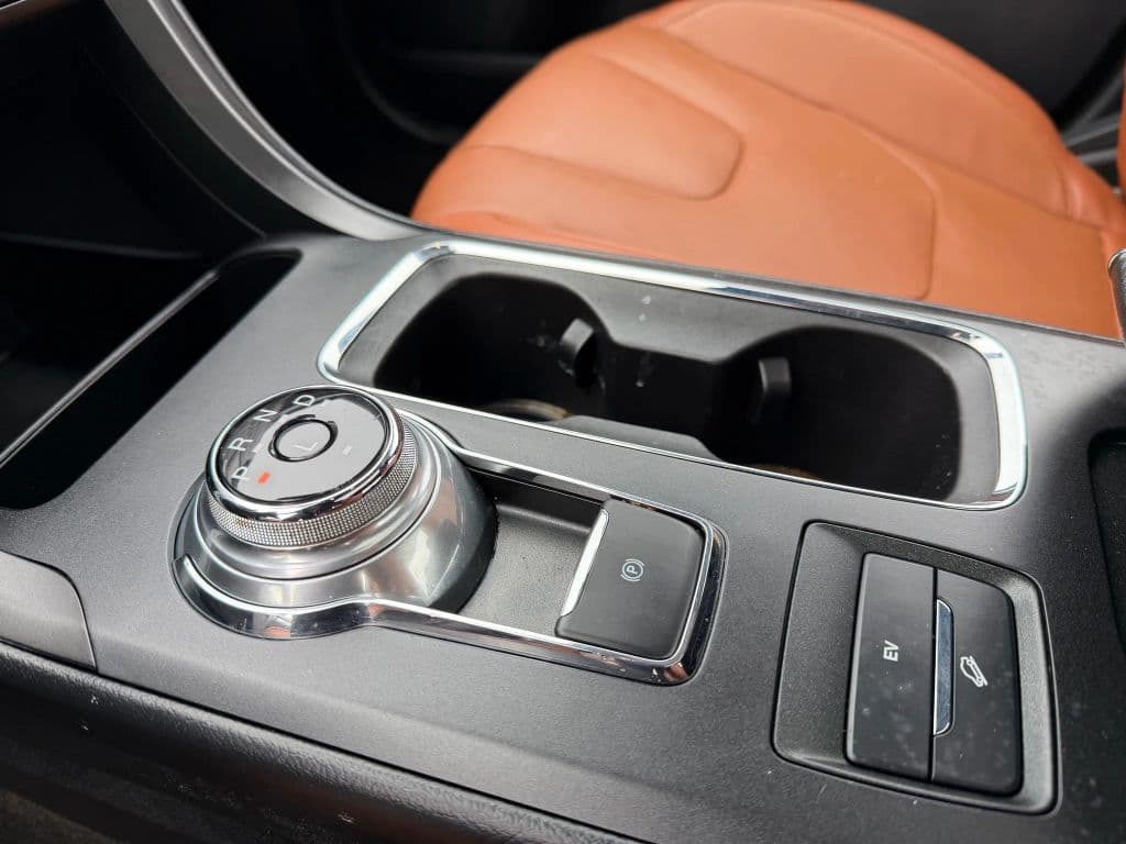 Image 16 of car 2020 Ford Fusion Plug-in Hybrid